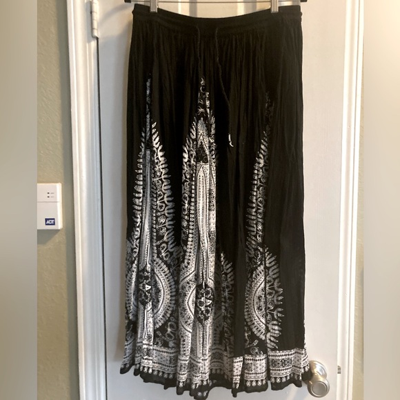 Ankle length black and white skirt - Picture 1 of 5
